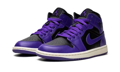 jordan wmns jordan 1 mid black p2 1