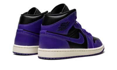 jordan wmns jordan 1 mid black p3 1